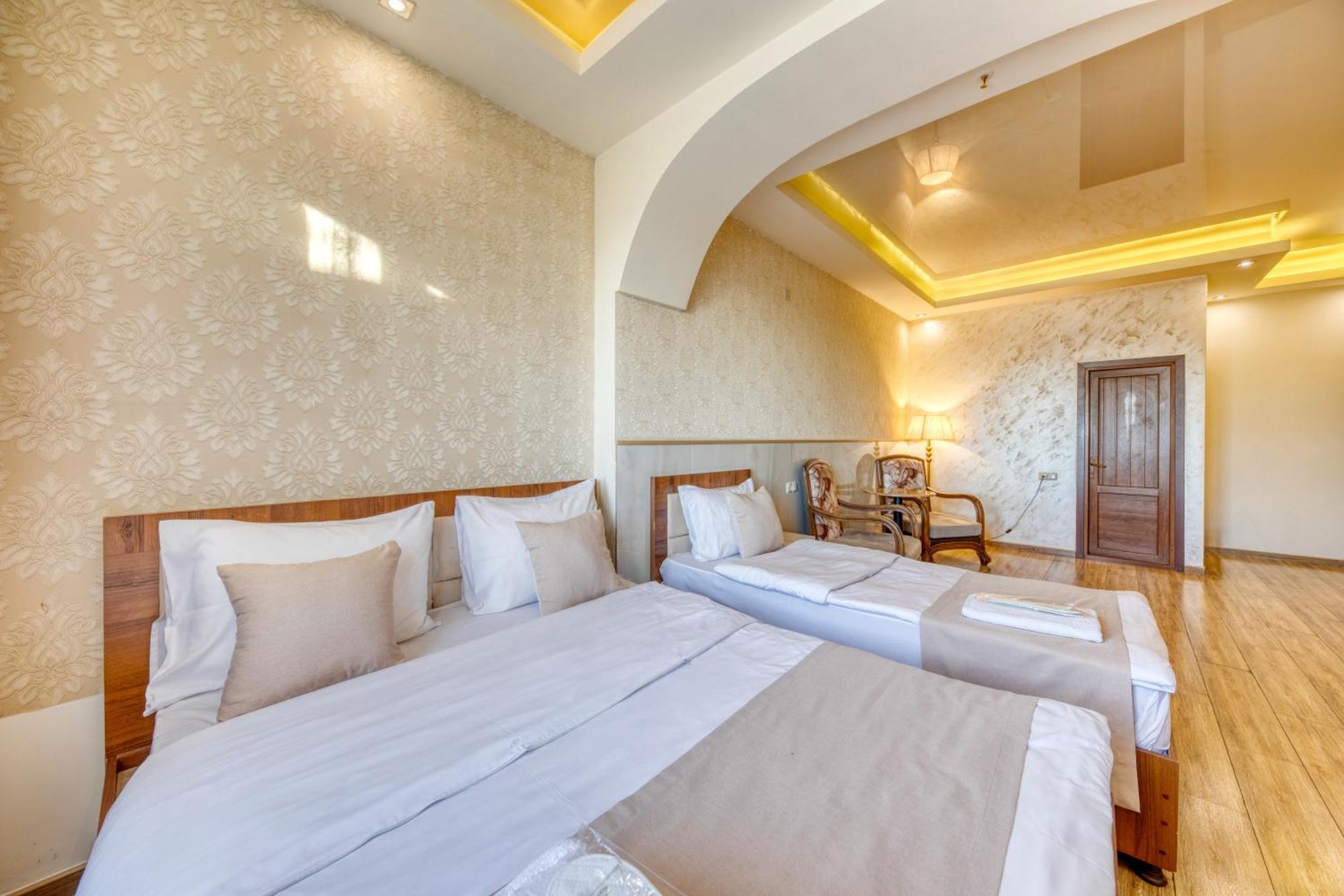 Aleppo Hotel Erévan Extérieur photo