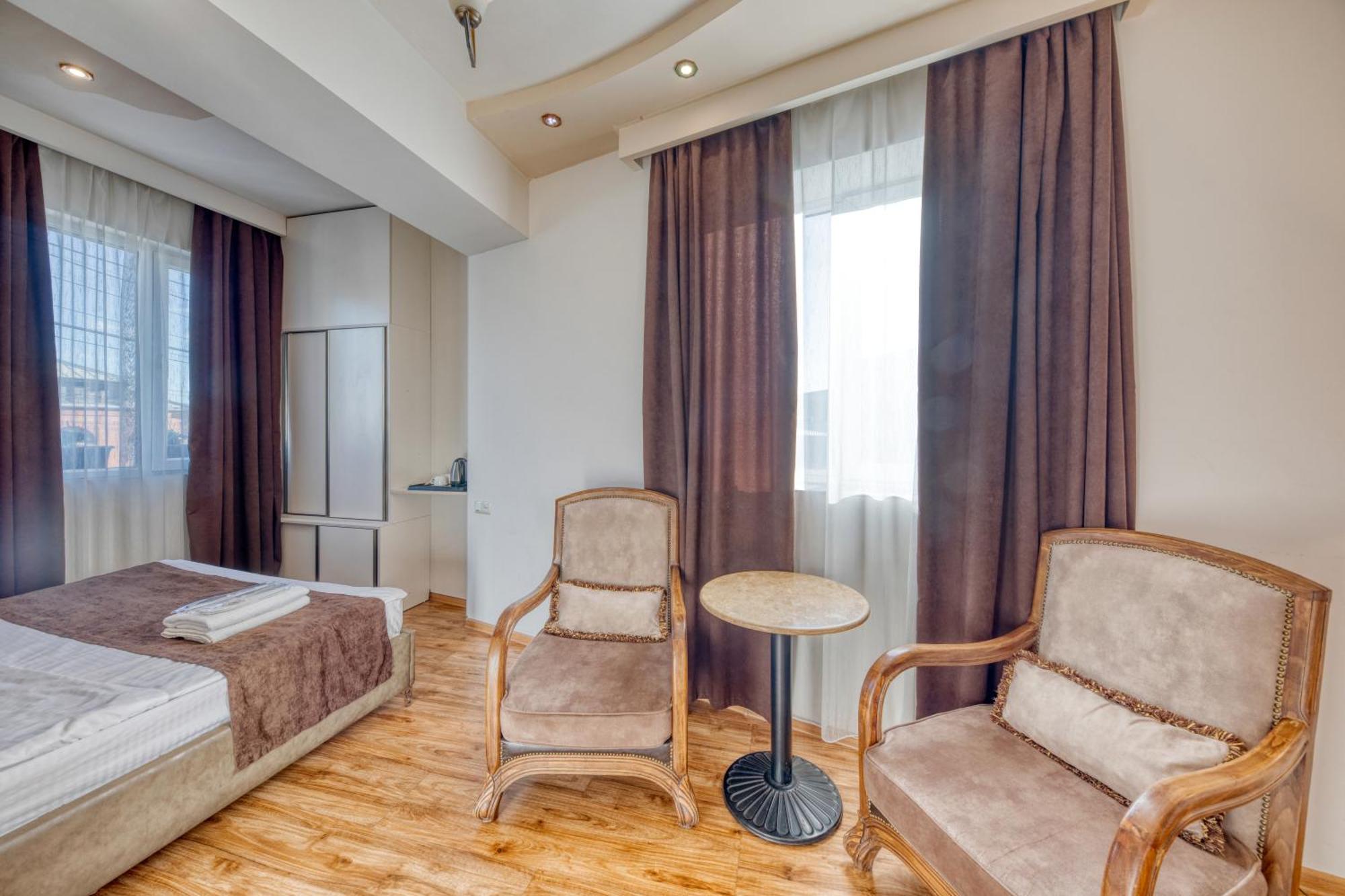 Aleppo Hotel Erévan Extérieur photo