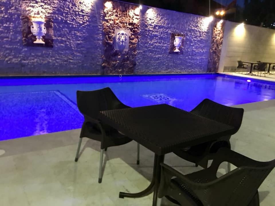 Aleppo Hotel Erévan Extérieur photo